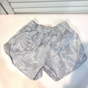 Lululemon Hotty Hot Short 4" Size 4 Starlight